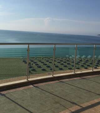 Отель Briz Beach apartments - section B Солнечный Берег Апартаменты с видом на море-1