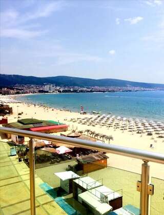 Отель Briz Beach apartments - section B Солнечный Берег Апартаменты с видом на море-2