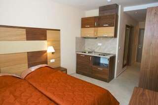Отель Briz Beach apartments - section B Солнечный Берег Двухместный номер с 1 кроватью или 2 отдельными кроватями и балконом с видом на море-14